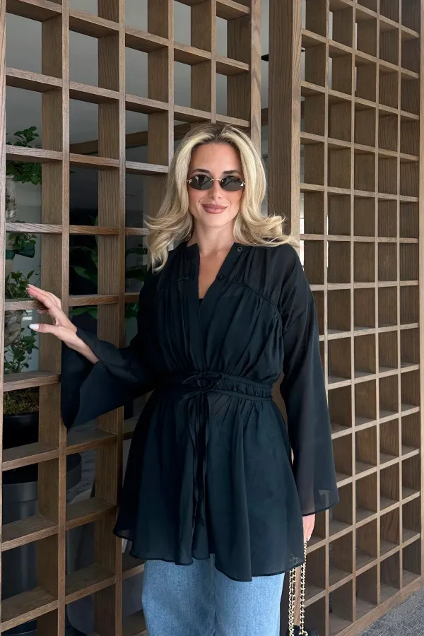 Chemise en voile de lin noir avec détail à la taille