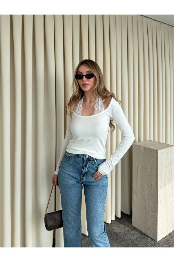 Açık Ekru Boyundan Dantelli Bluz - 261017