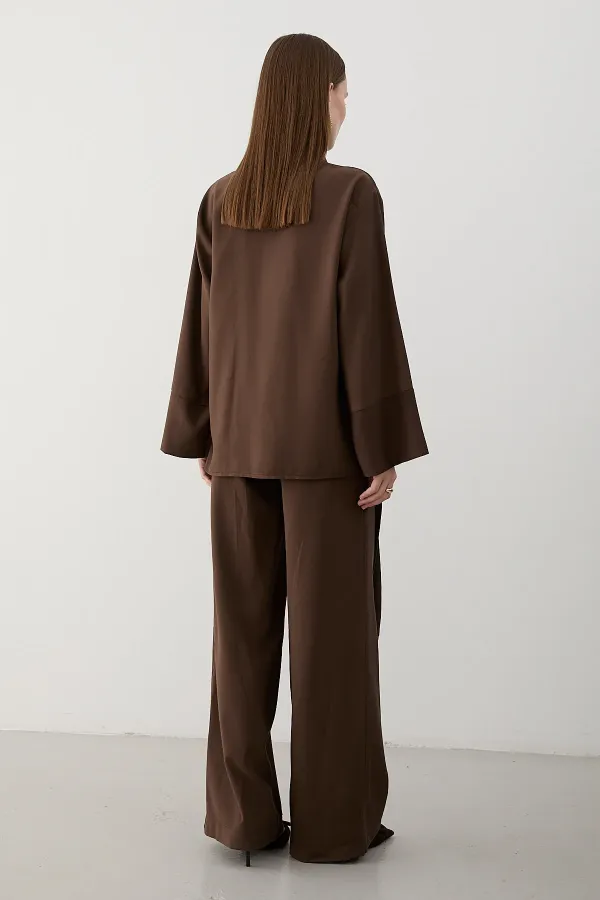 Ensemble pantalon et chemise marron avec détail à la taille - 8862