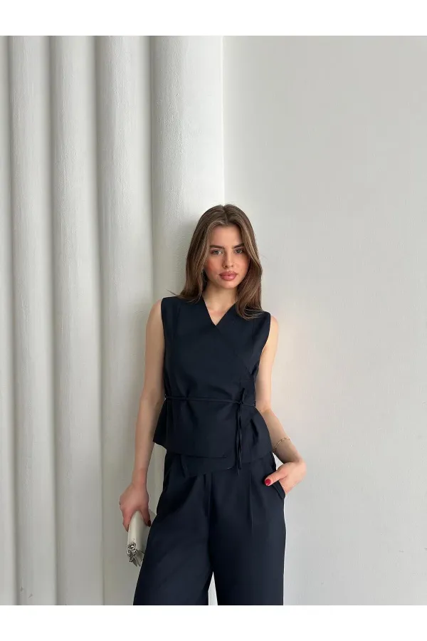 Ensemble gilet et pantalon bleu marine croisé