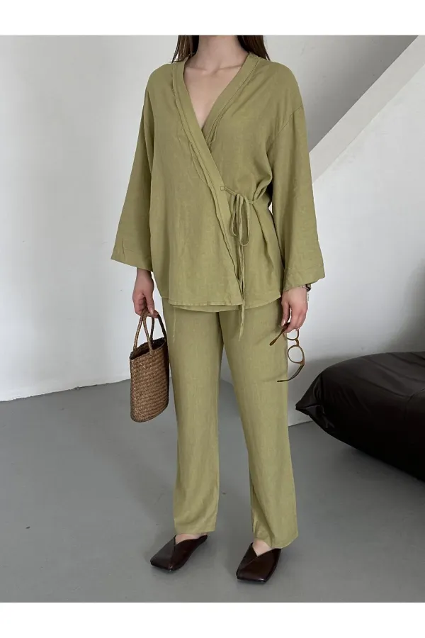 Ensemble kimono en lin kaki à nouer sur le côté, orné de détails