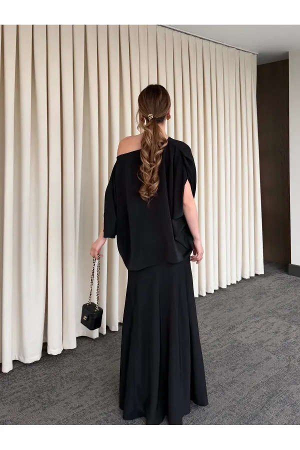 Siyah Omuz Drapeli Saten Bluz Etek Takım - 8005