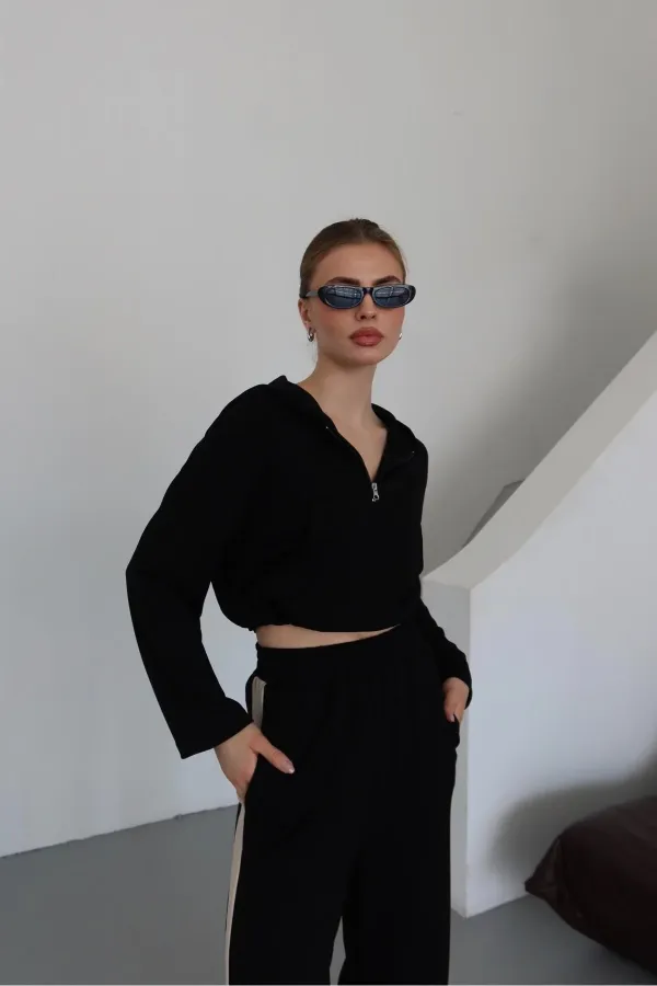 Ensemble noir à capuche et garnitures - 8569