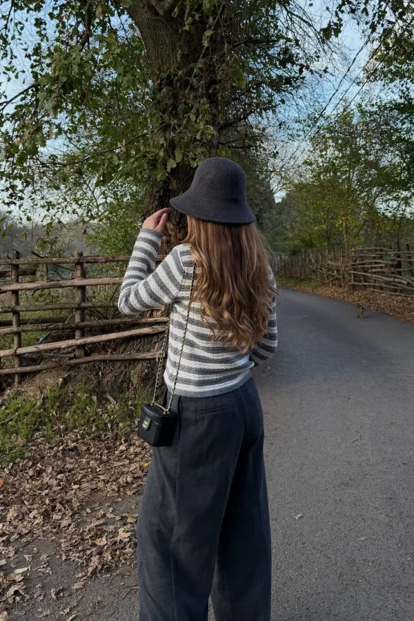 Gri - Ekru Çizgili Örme Hırka - 4390