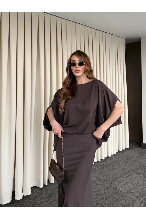 Kahverengi Omuz Drapeli Saten Bluz Etek Takım - 8005