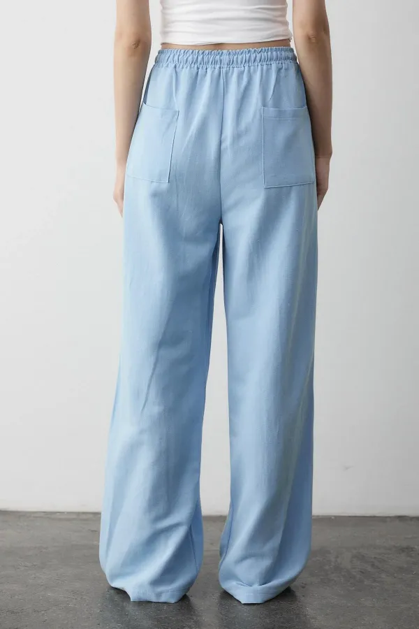 Pantalon bleu en coton et lin avec taille élastiquée
