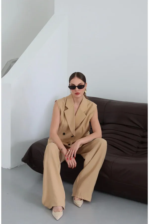 Mustard Black Button-Down Vest and Trousers Set Mustard Black Button-Down Vest and Trousers Set