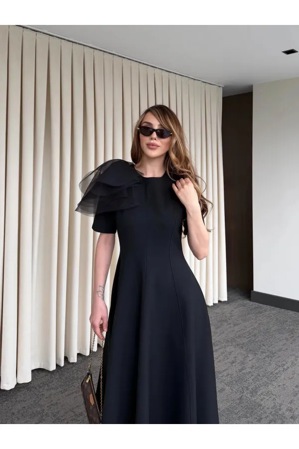 Siyah Seyyar Broşlu Elbise - 3151