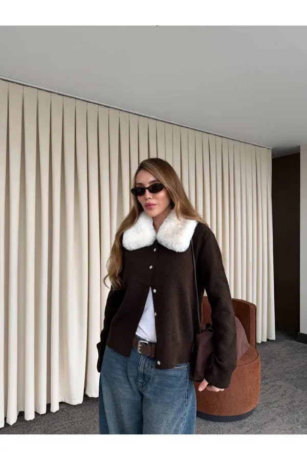 Kahverengi Yakası Kürklü Hırka - 261002