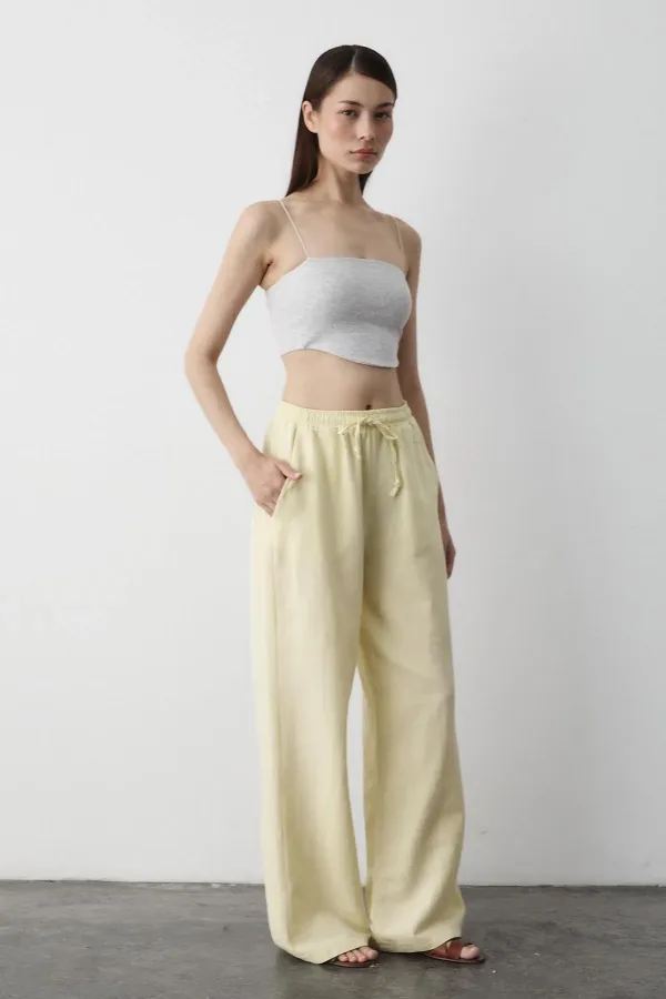 Pantalon jaune en coton et lin avec taille élastiquée