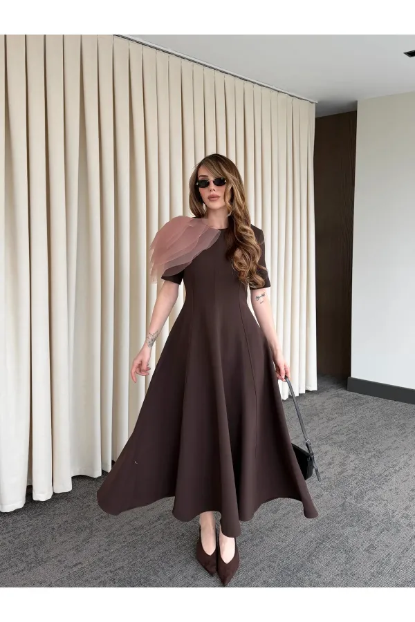 Kahverengi Seyyar Broşlu Elbise - 3151