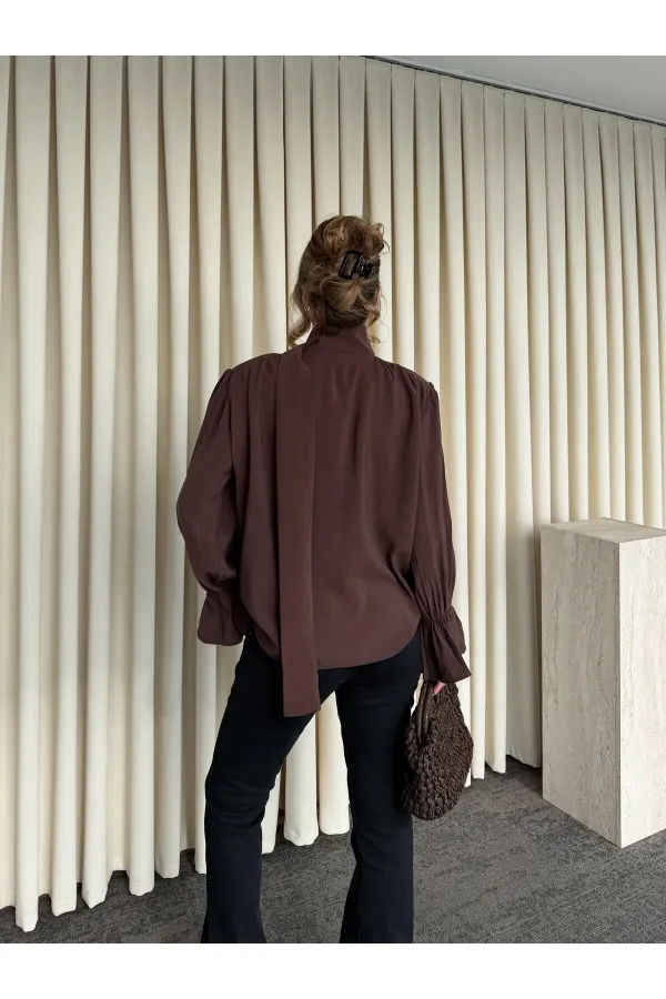 Kahverengi Fırfır Detaylı Vatkalı Bluz - 1016