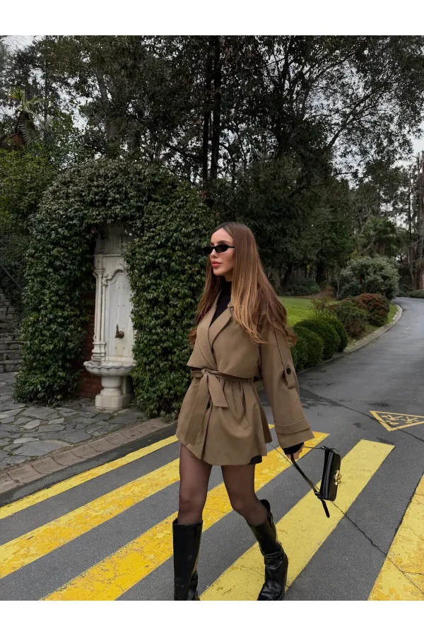 Karamel Oversize Düşük Omuz Kısa Trenç - 9580
