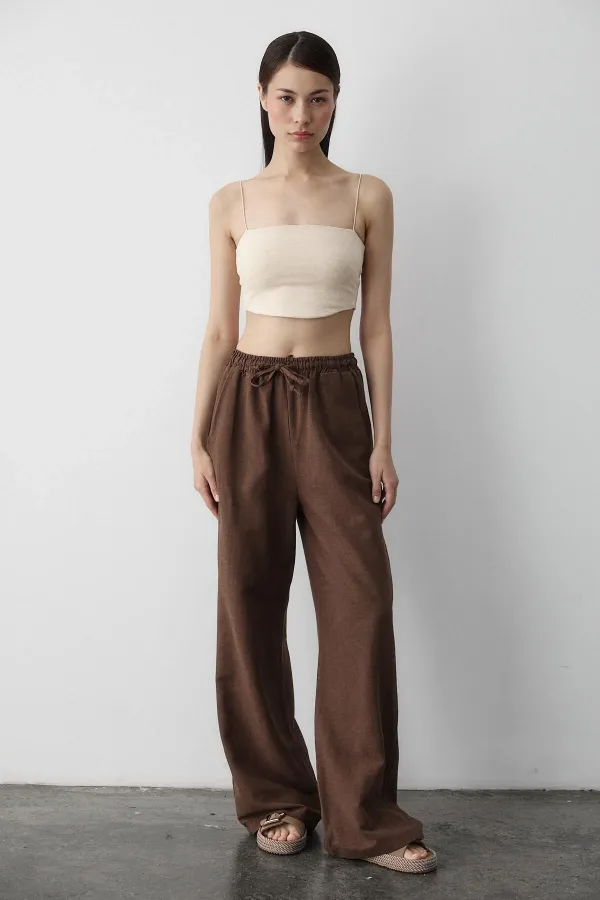 Pantalon marron en coton et lin avec taille élastique