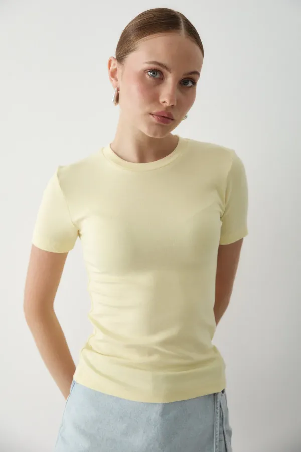 Corps jaune uni - 251113