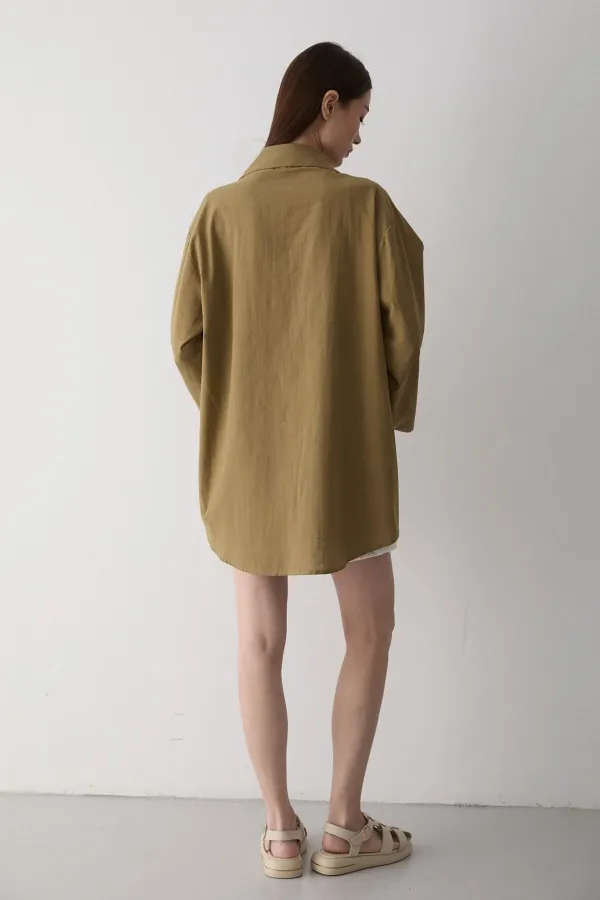 Blouse kimono vert olive avec détails en dentelle