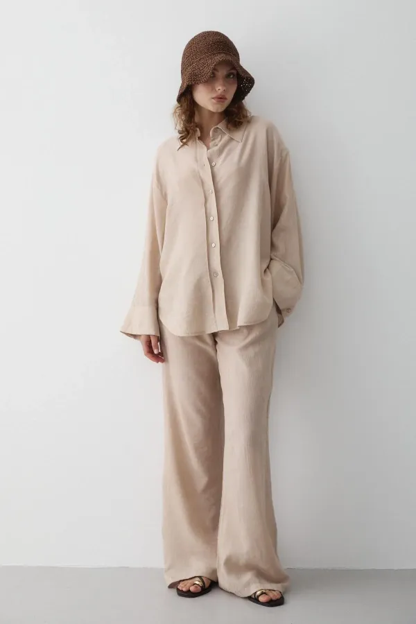 Ensemble chemise et pantalon texturé couleur pierre