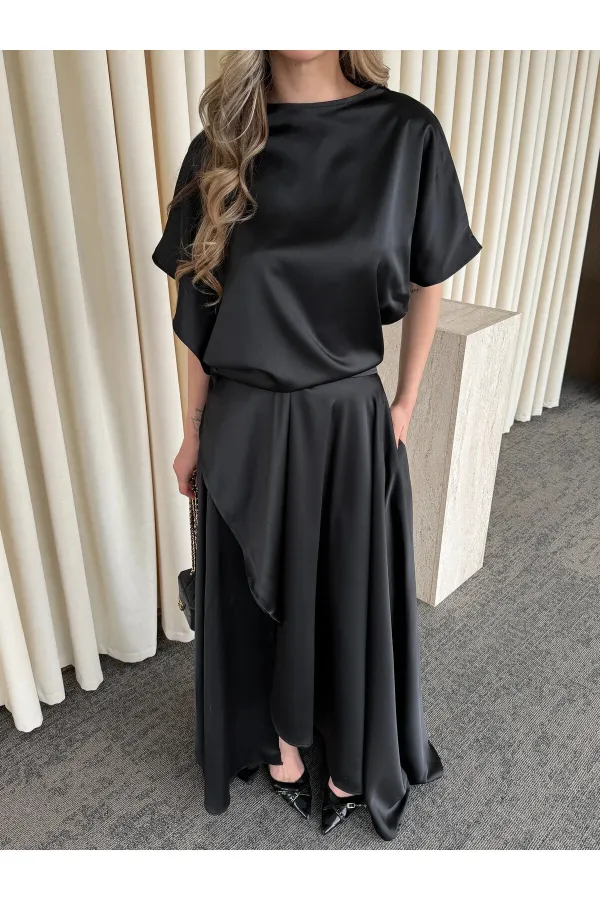 Siyah Saten Yırtmaçlı Elbise - 2026