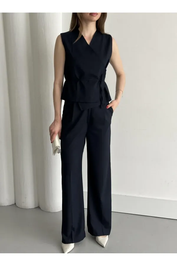 Ensemble gilet et pantalon bleu marine croisé