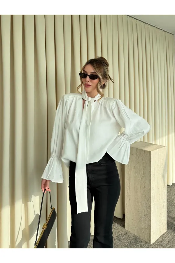 Beyaz Fırfır Detaylı Vatkalı Bluz - 1016