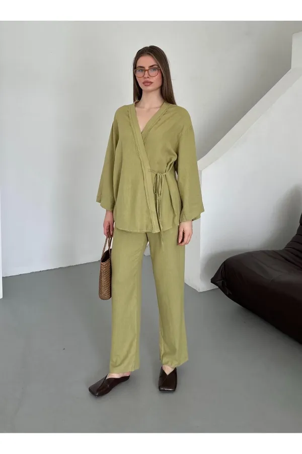 Ensemble kimono en lin kaki à nouer sur le côté, orné de détails