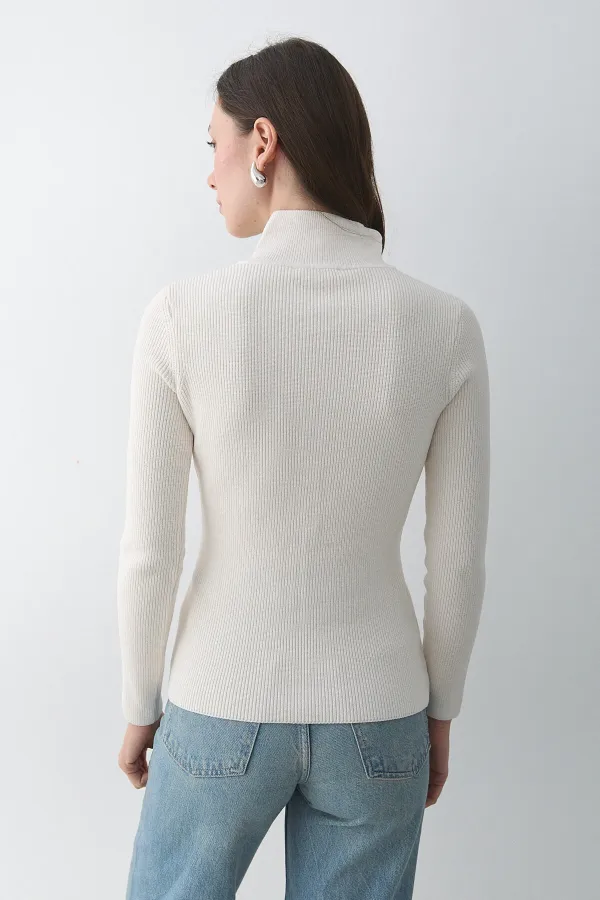 Krem Çıtçıtlı Boğazlı Kazak - 251037