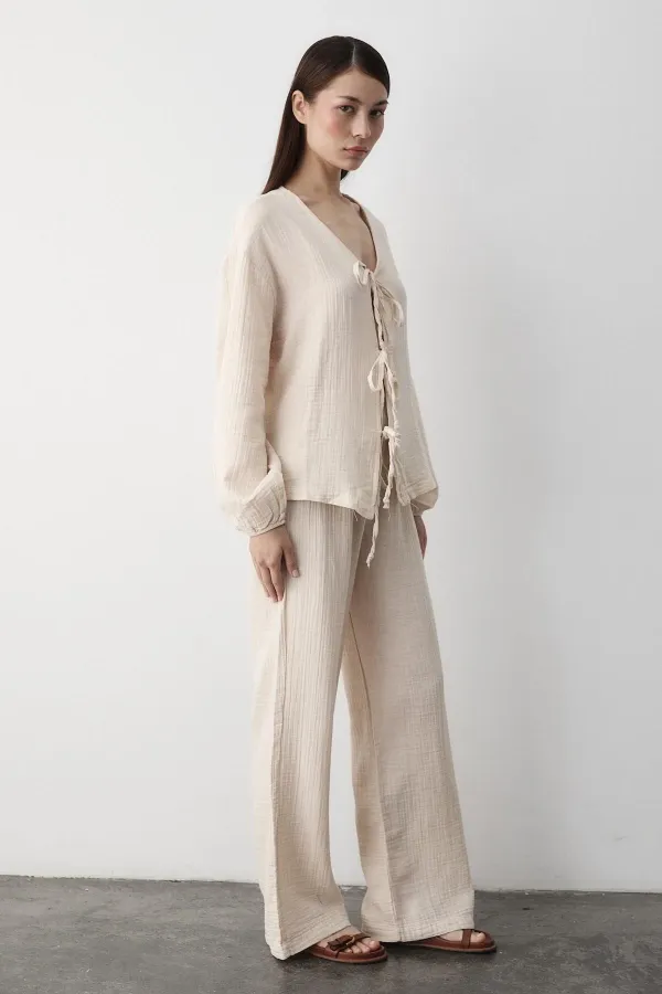 Ensemble chemisier et pantalon beige 100 % coton à nouer