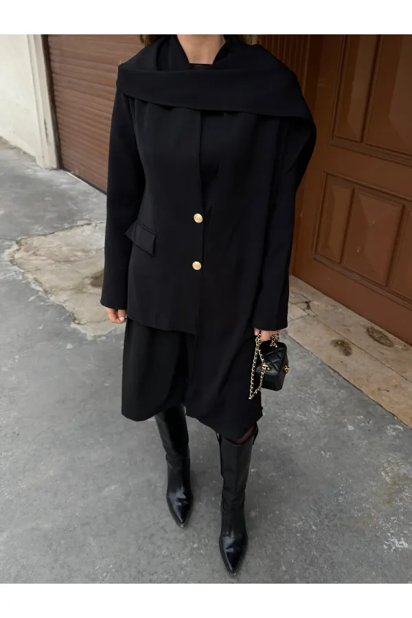 Veste noire à boutons dorés et châle - 9721