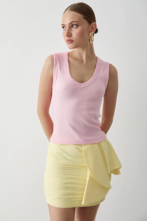 Chemisier rose côtelé à col V