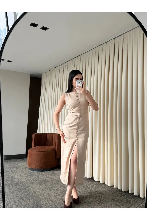 Robe beige en gabardine boutonnée et ceinturée - 5002