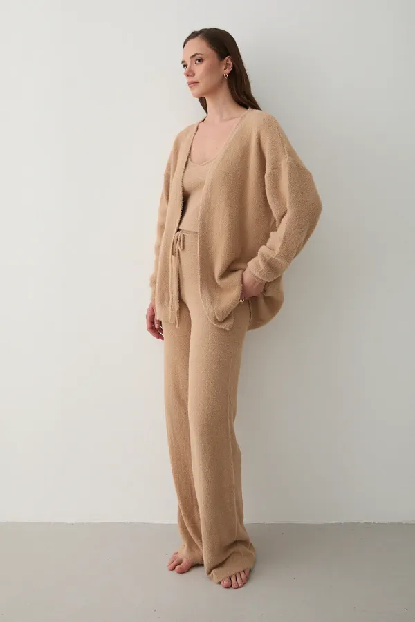 Ensemble trois pièces en peluche chameau