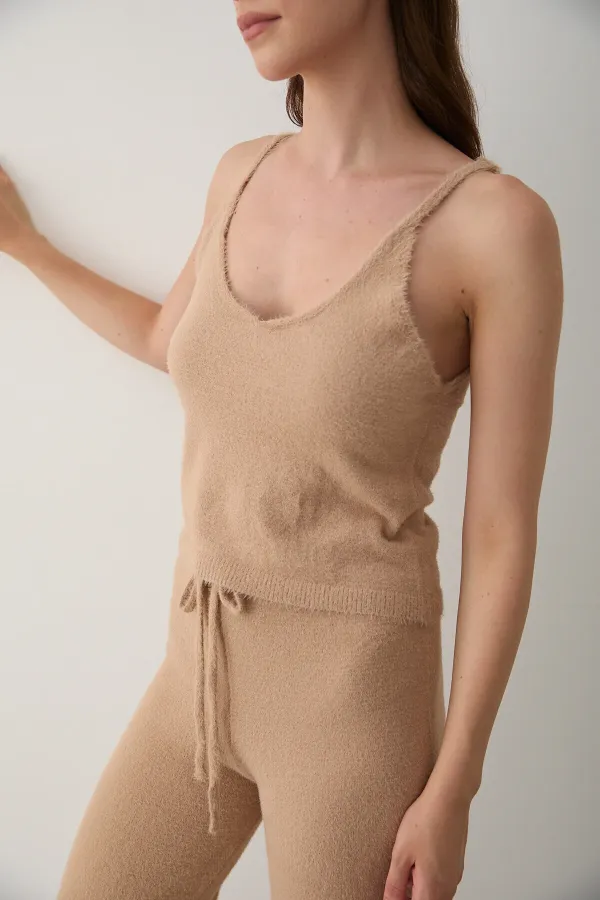 Ensemble trois pièces en peluche chameau