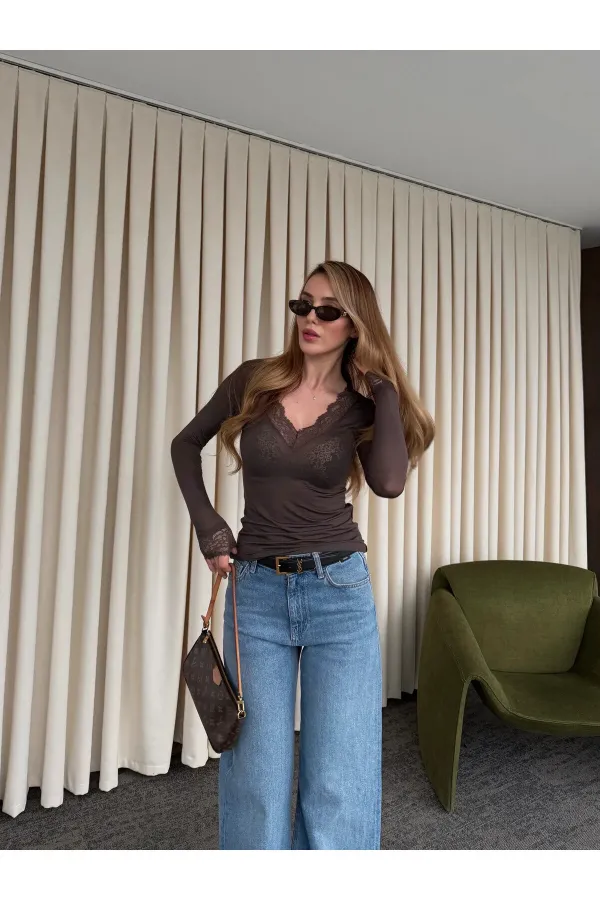 Chemisier marron en cachemire texturé à col en V avec détails en dentelle - 1727