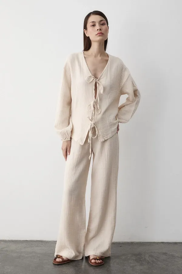 Ensemble chemisier et pantalon beige 100 % coton à nouer