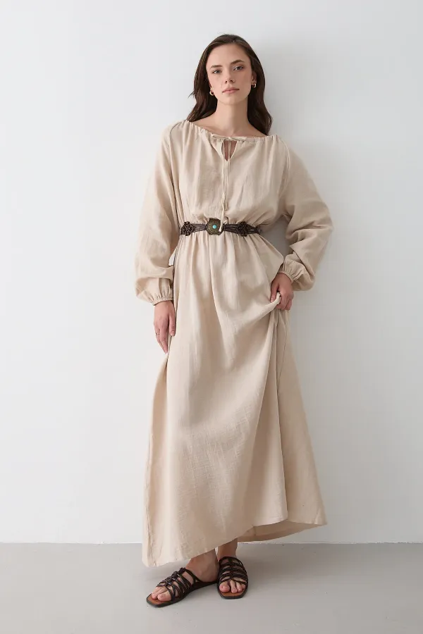 Robe en mousseline naturelle avec détail de lien - 2004