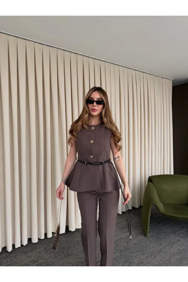 Gilet marron à ceinture et boutons - 9682