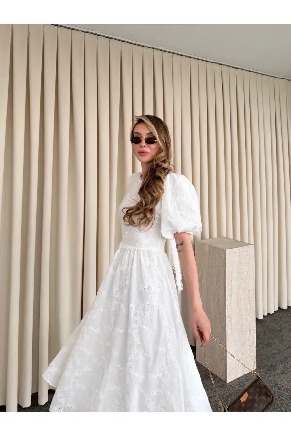 Beyaz %100 Pamuk Sırtı Açık Fisto Elbise - 8235
