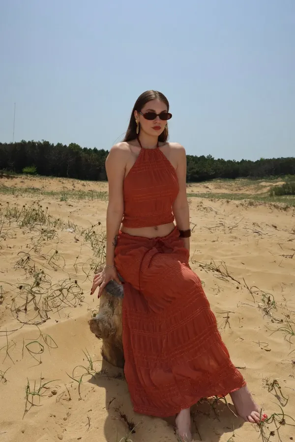 Ensemble chemisier et jupe en mousseline à sequins couleur carrelage