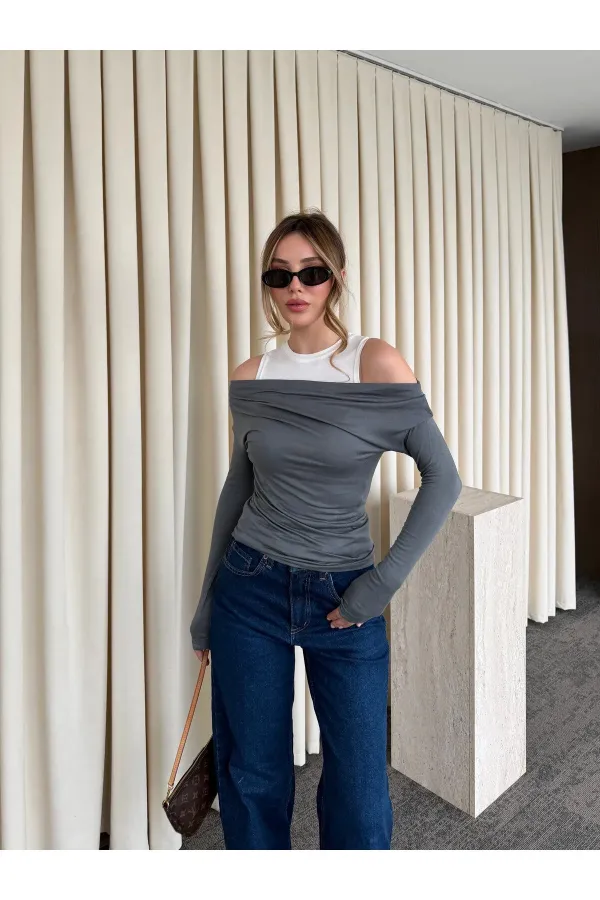 Gri Beyaz Atletli Kayık Yaka Bluz - 0780