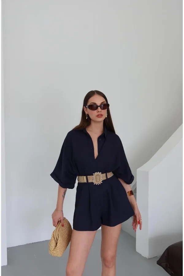 Ensemble chemise et short bleu marine avec ceinture tissée