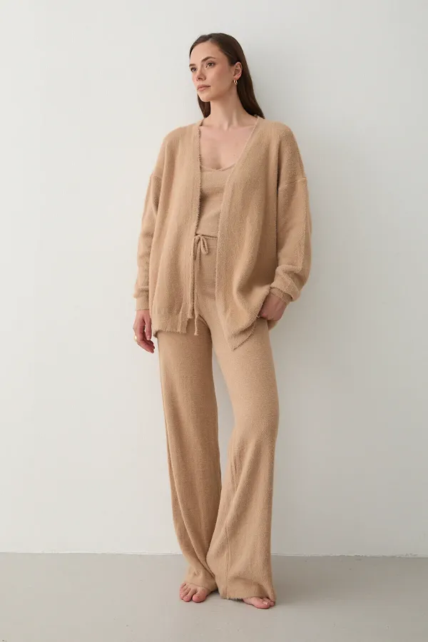 Ensemble trois pièces en peluche chameau