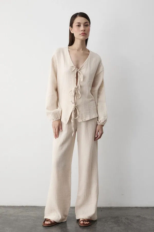 Ensemble chemisier et pantalon beige 100 % coton à nouer