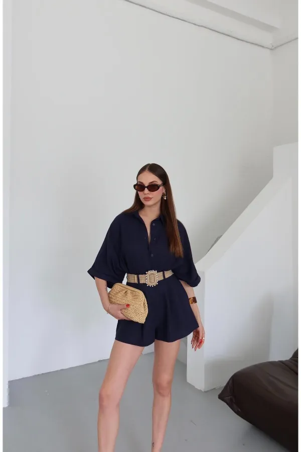 Ensemble chemise et short bleu marine avec ceinture tissée