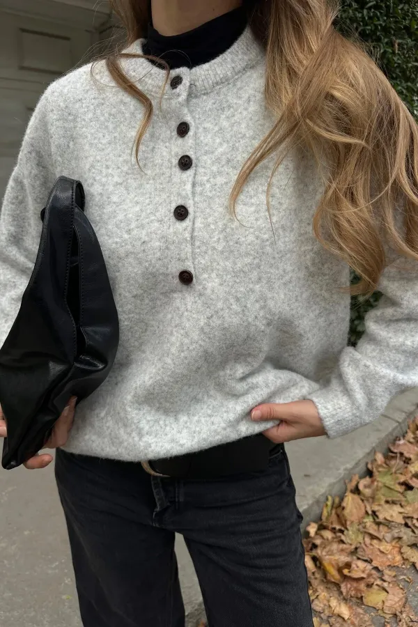 Gri Düğmeli Bisiklet Yaka Triko Kazak - 2464