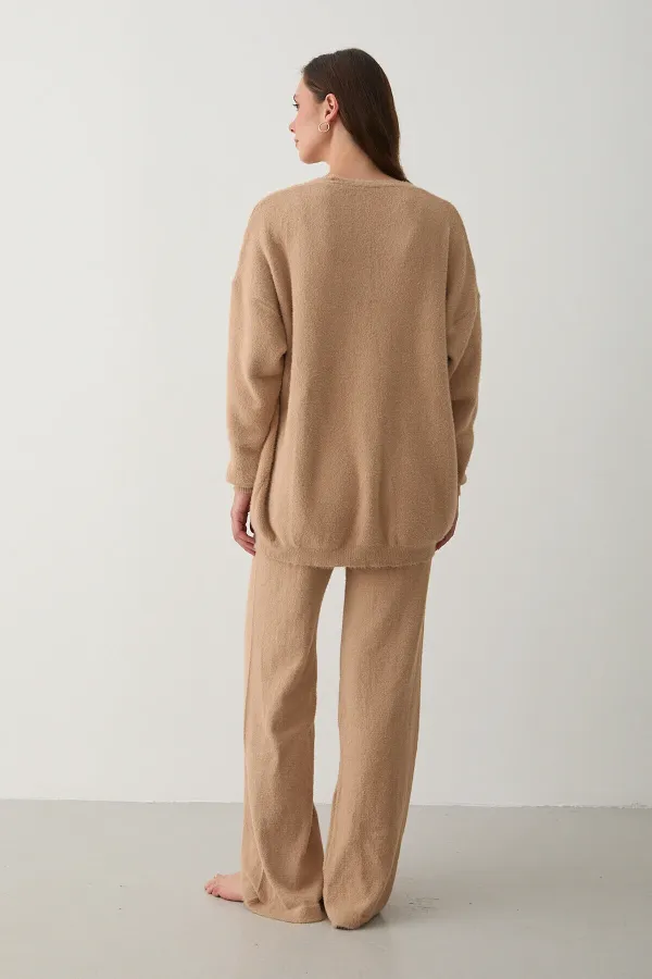 Ensemble trois pièces en peluche chameau