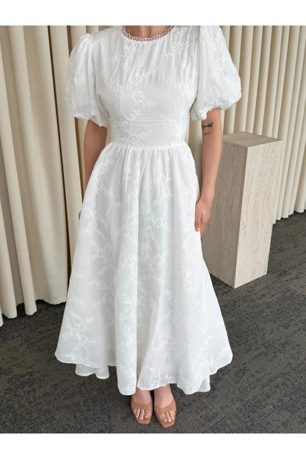Beyaz %100 Pamuk Sırtı Açık Fisto Elbise - 8235