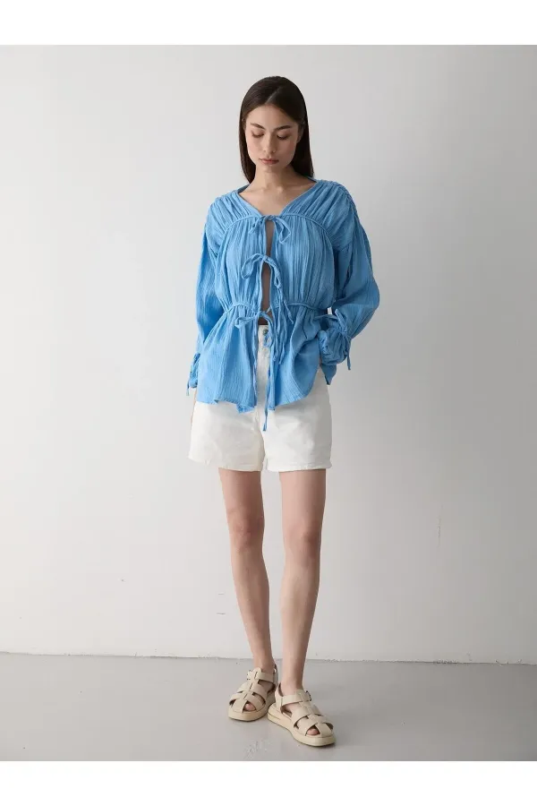 Chemise bleue en mousseline 100% coton avec manches élastiquées