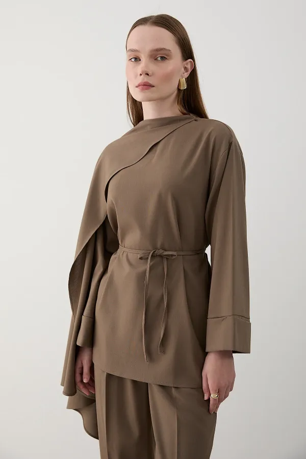 Ensemble chemisier et pantalon en vison avec châle intégré - 8752