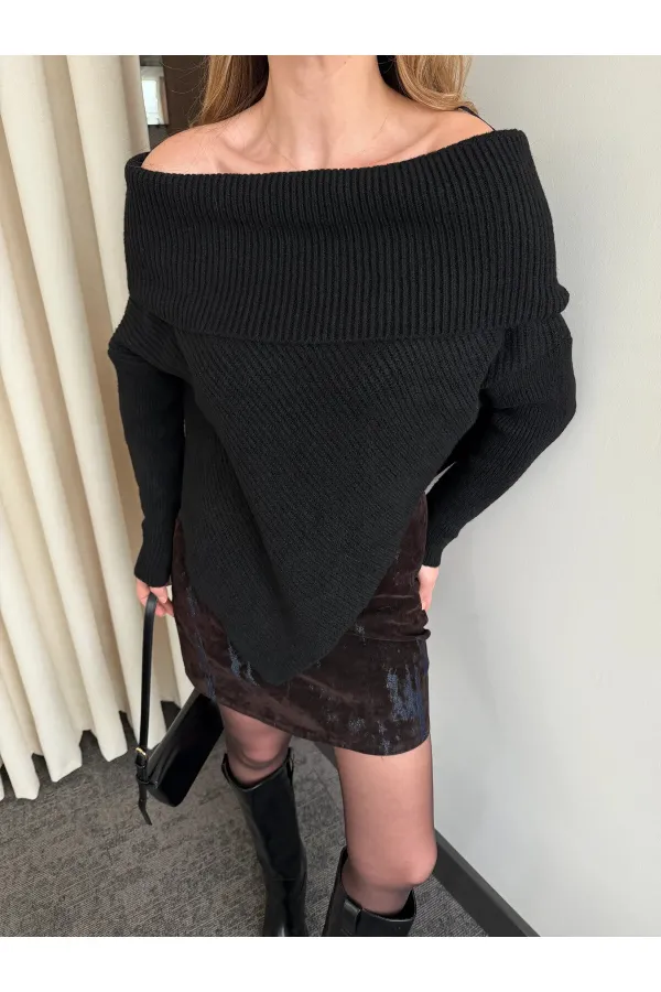 Siyah Kayık Yaka Asimetrik Kazak - 251193