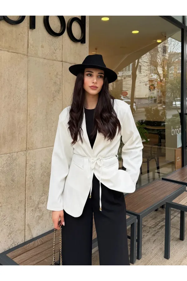 Beyaz Bağcıklı Ceket - 9702